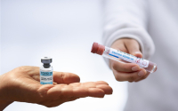 Niemcy - mężczyzna przyjął 217 szczepień przeciw COVID-19