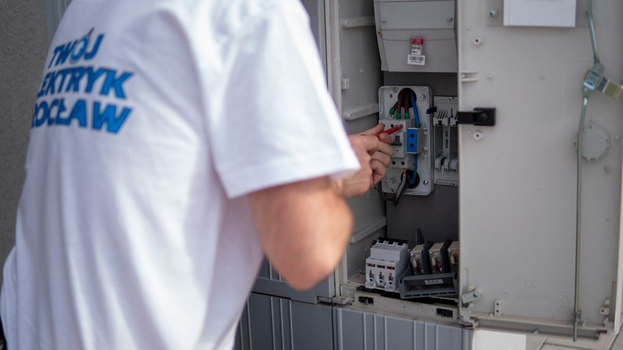 elektryk Wrocław naprawia awarię elektryczną