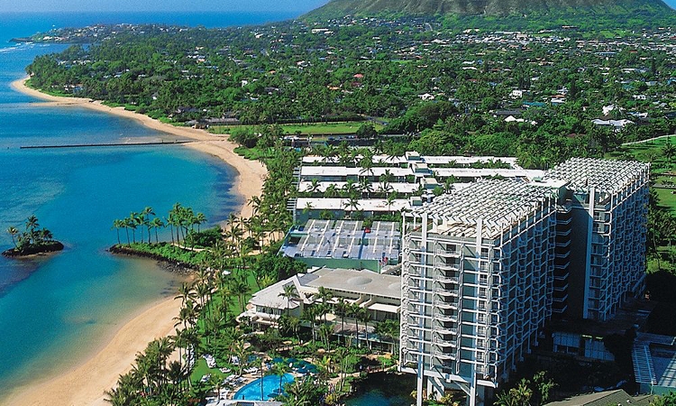 Honolulu to miejsca spotkań filmowych gwiazd, ludzi biznesów i małżeńskich par