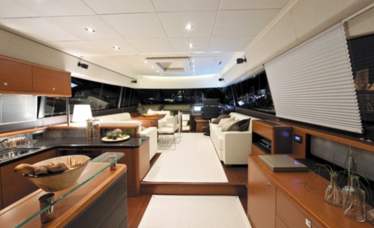 Yachts de luxe à portée de main
