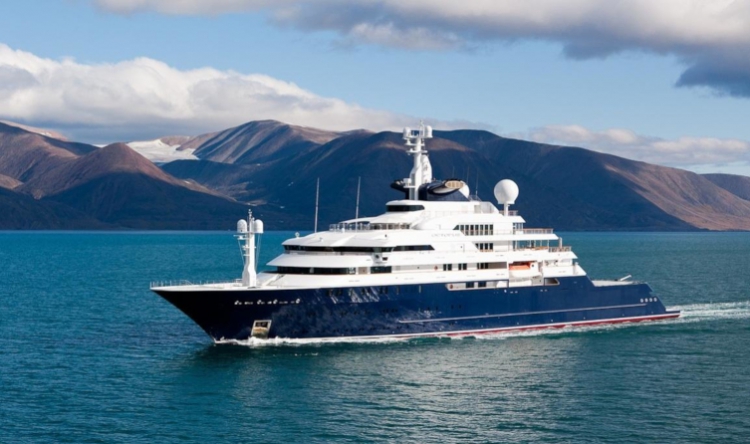 The benefits of the explorer yachts: a private floating resort dedicated to expeditions!