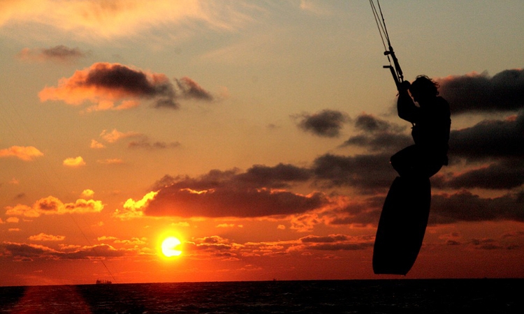 Kitesurfing nie jest aż tak trudny, jak się wydaje.