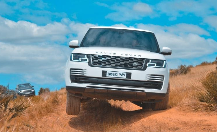 Key Range Rover Accessories for a Safe Towing Experience