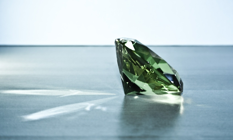 Les 8 critères de qualité du diamant