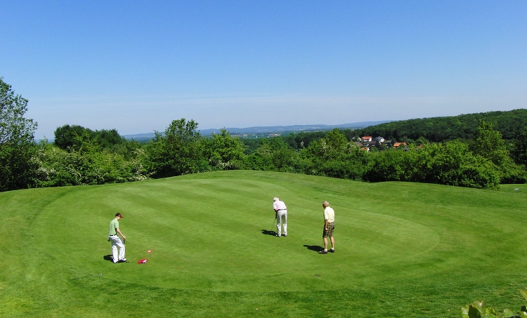 Anfänger können den Outdoor-Sport Golf auch ganzjährig ausüben