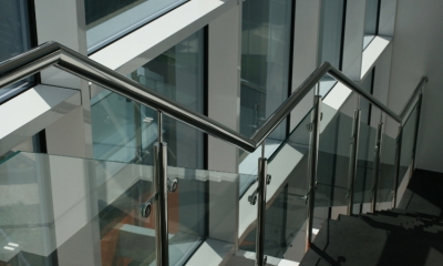 Bez balustrady ani rusz