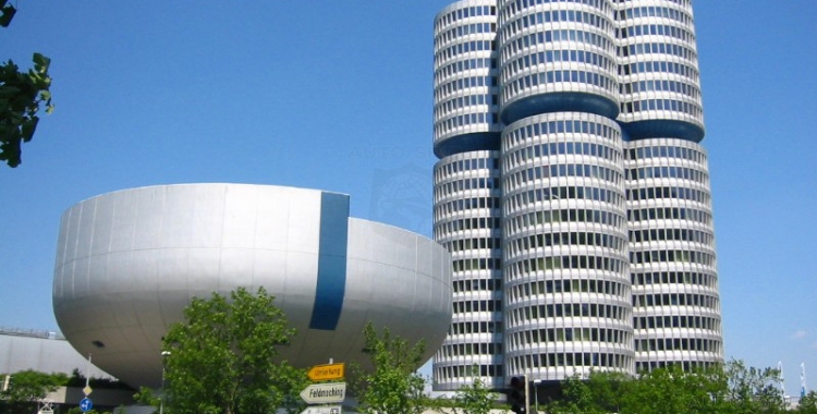 Solarladestation der BMW Welt nimmt Betrieb auf