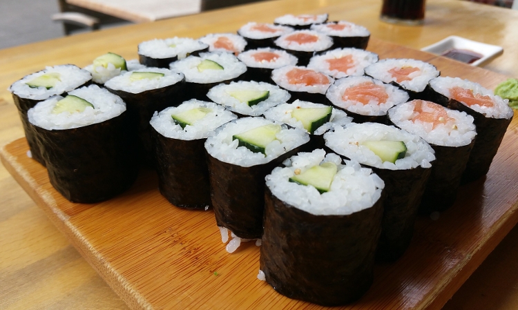 Jak zrobić sushi w domu? Instrukcja