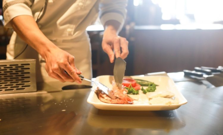 Przyjęcie w restauracji, a może jednak w domu?